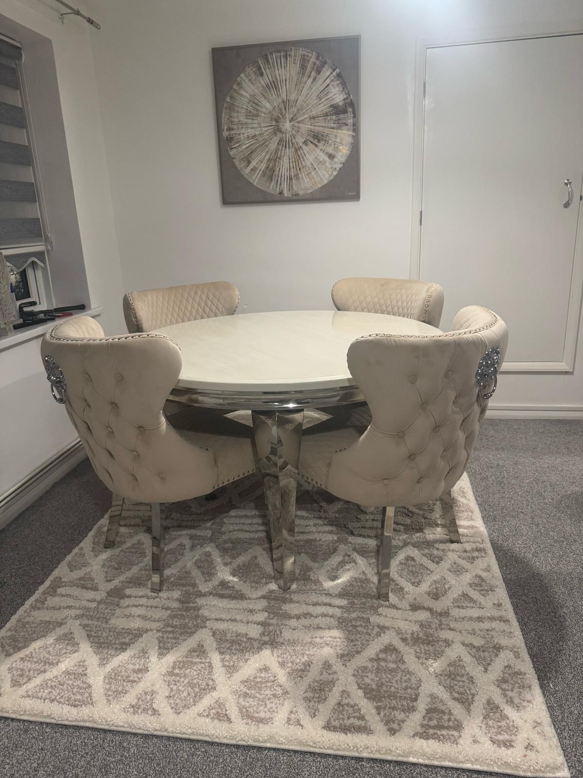 Round Cream Louis Chrome With Mink Valentino Lion Knocker Chairs